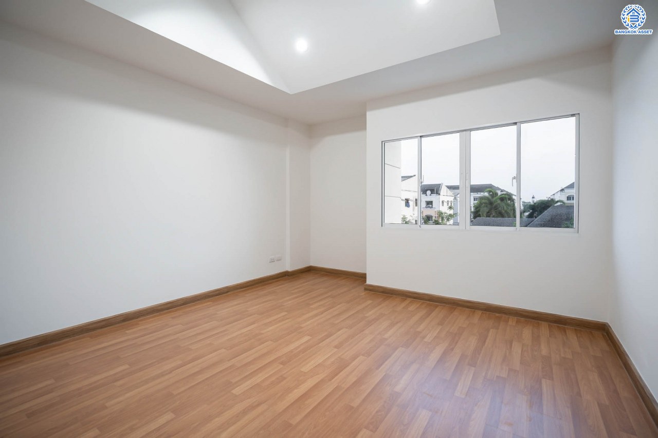 บ้านมือสองตกแต่งใหม่ ทาวน์โฮม 3 ชั้น โครงการ ปริญลักษณ์ เพชรเกษม69 พร้อมวิวสวนหน้าบ้าน บนเนื้อที่ 17.5 ตร.ว. ฟังก์ชัน 4 ห้องนอน 3 ห้องน้ำ จอดรถได้ 1 คัน รองรับทุกกิจกรรม บนทำเลเชื่อมต่อหลายเส้นทาง ใกล้จุดขึ้นทางด่วน "เพชรเกษม" และรถไฟฟ้าสายสีน้ำเงิน "สถานีหลักสอง"